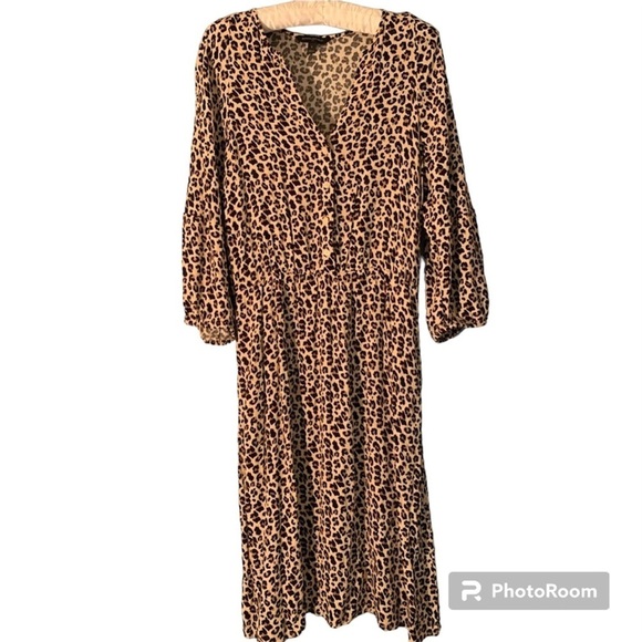 Banana Republic Dresses & Skirts - Banana republic size small leopard print dress